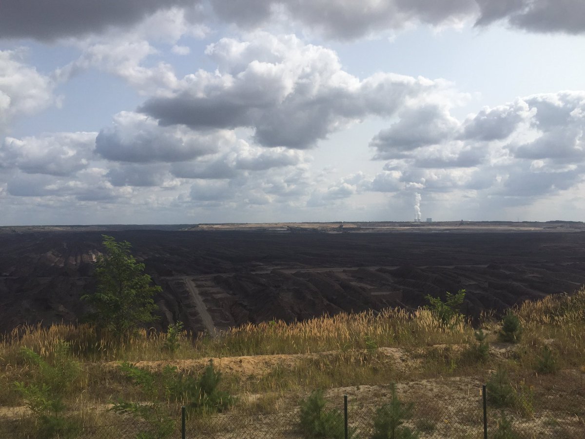 RaddatzWWF's tweet photo. Dritter Stopp: Tagebau Welzow-Süd #kohlefrei-Exkursion #insidePanda https://t.co/GBKClyajLY