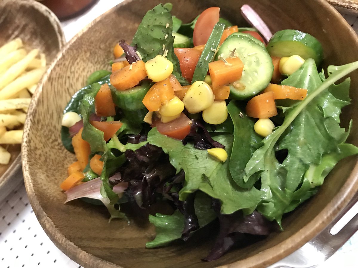 riailano's tweet photo. Dinner was delish tonight. Started with some mixed greens Salad. Then fish nuggets of @quorn_au with a side of chips. Yum!!!!πππ #southiegurl #aussiegurl #vegan #homecooking #southiegurlskitchen #alwayshungry #plantbaseddiet #veganinsydney #veganfoodlovers #nowmoment https://t.co/nshDu00i4H
