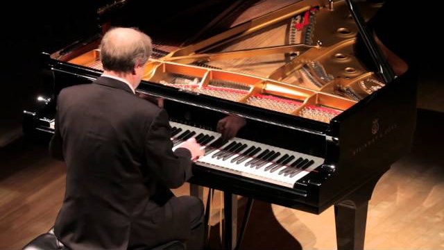 catalunyamusica's tweet photo. Us ve de gust sentir una mica de música de #Ravel i #Gershwin interpretada pel pianista @MarcAndreHam i la @rpoonline? Aquí us deixem l'enllaç! Gaudiu-ne!🎶

#ElsConcerts

🔊https://t.co/vb7qKffsLd https://t.co/3buDgDxORB
