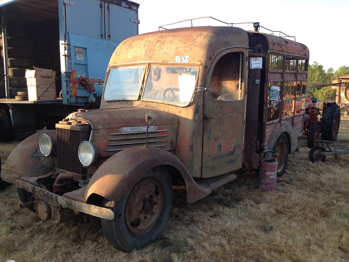 RangeDays's tweet image. Saw this van at a brocante &amp;amp;Yes it's a civ truck but it was used by Wehrmacht - check out the sand paint.Retains wartime gas fuel system &amp;amp; is remarkably orig as it's a barn find! Seems Resistance captured it back. Stuff like this survives here due to many empty agricultural bdgs.