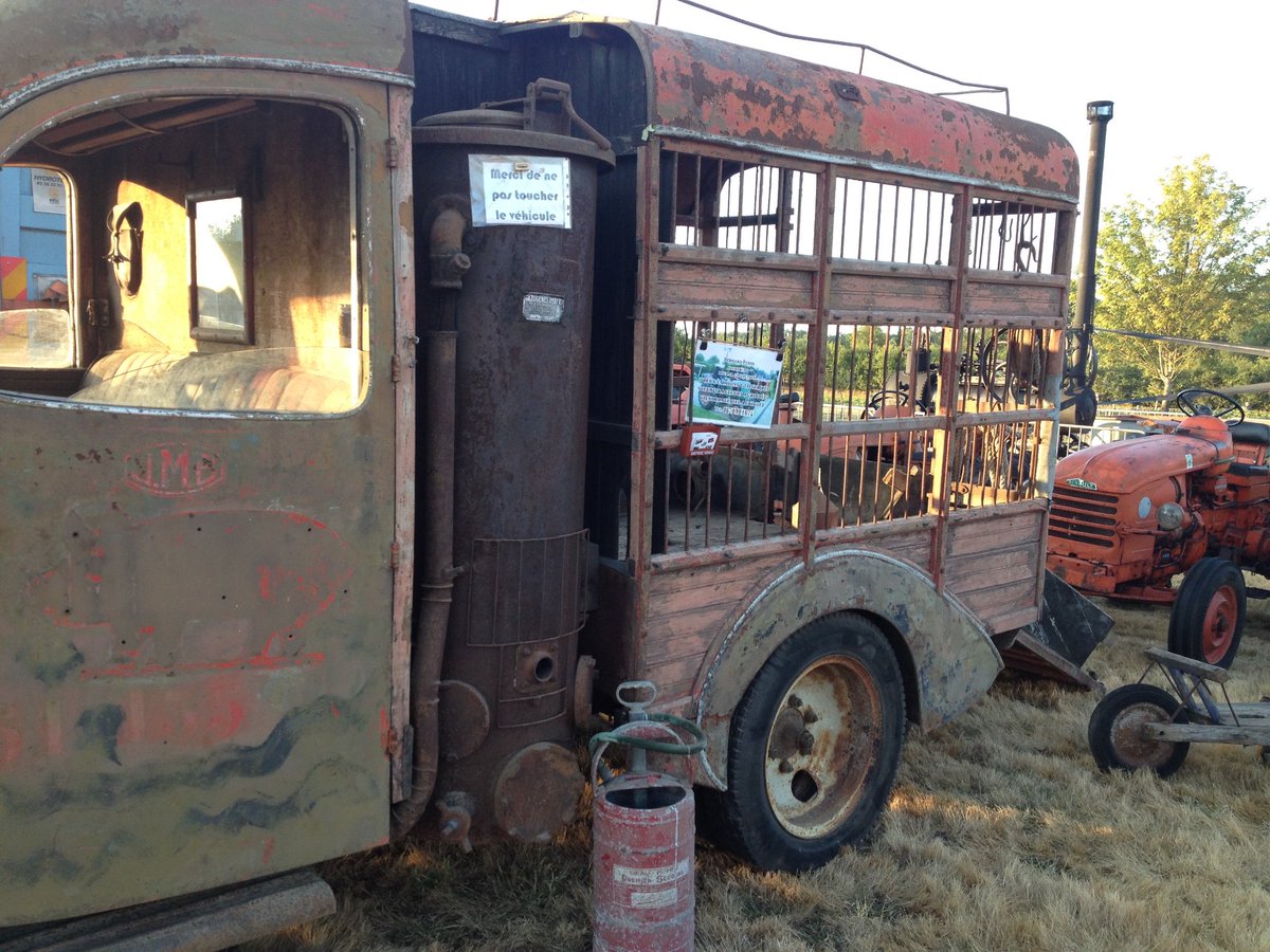 RangeDays's tweet image. Saw this van at a brocante &amp;amp;Yes it's a civ truck but it was used by Wehrmacht - check out the sand paint.Retains wartime gas fuel system &amp;amp; is remarkably orig as it's a barn find! Seems Resistance captured it back. Stuff like this survives here due to many empty agricultural bdgs.