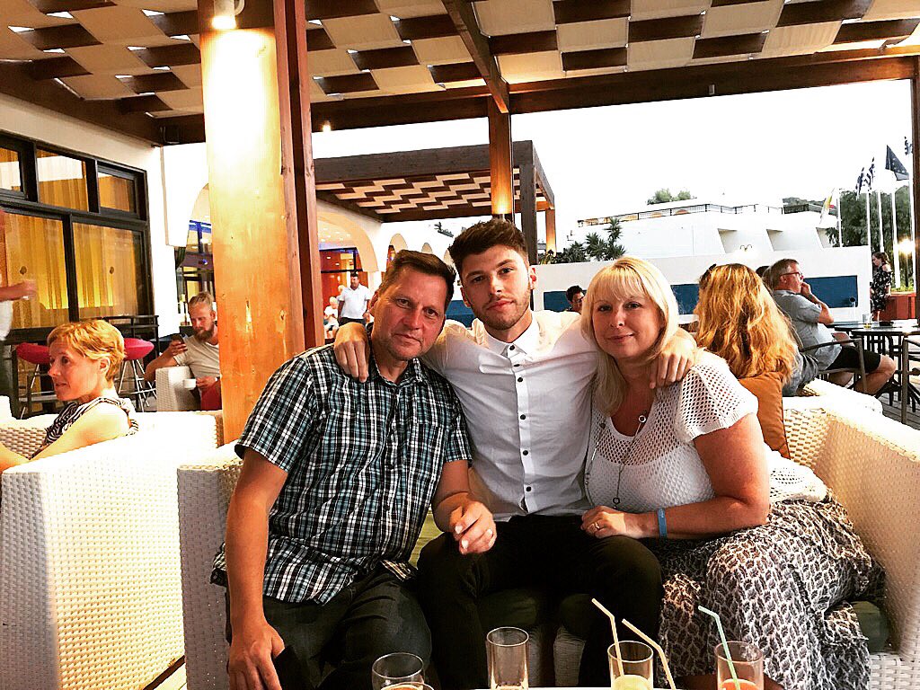 itsjamesgraham's tweet photo. Happy birthday dad!!!! Love you mateeeee!! ❤️ https://t.co/IDVI5B0d5H