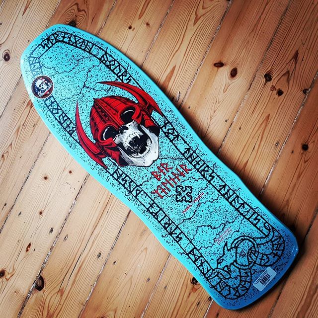 Sk8TillDeath's tweet photo. The new @powellperalta @perwelinder 💙 👉 https://t.co/Jz2LcpEzWs
#powellperalta #perwelinder #skatelegend #skatetilldeath #oldschooldeck #nordicskull https://t.co/p4xr0y7iBd https://t.co/dzk9tQr5Sf