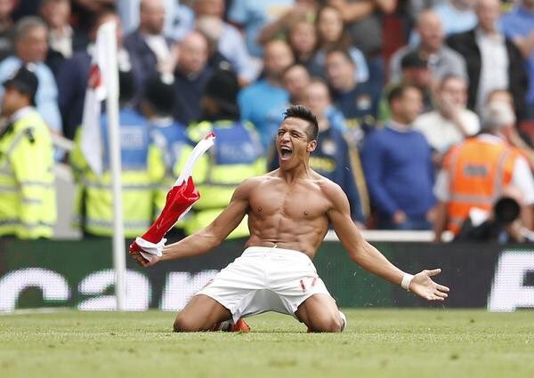 EPLBible's tweet photo. Alexis Sanchez at Arsenal vs Manchester United. https://t.co/W5iN5A7ZlJ