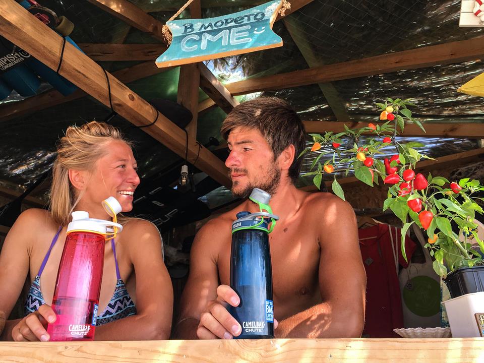 Wind2W's tweet image. ♻️ Една стандартна пластмасова бутилка за минерална вода се разгражда средно за 450 години, а се ползва едва в рамките на 1 ден.
👉 практични бутилки за многократна употреба CamelBak ще намерите в магазин Varrio Sport, който подкрепя #WIND2WINChallenge: goo.gl/agNhZX