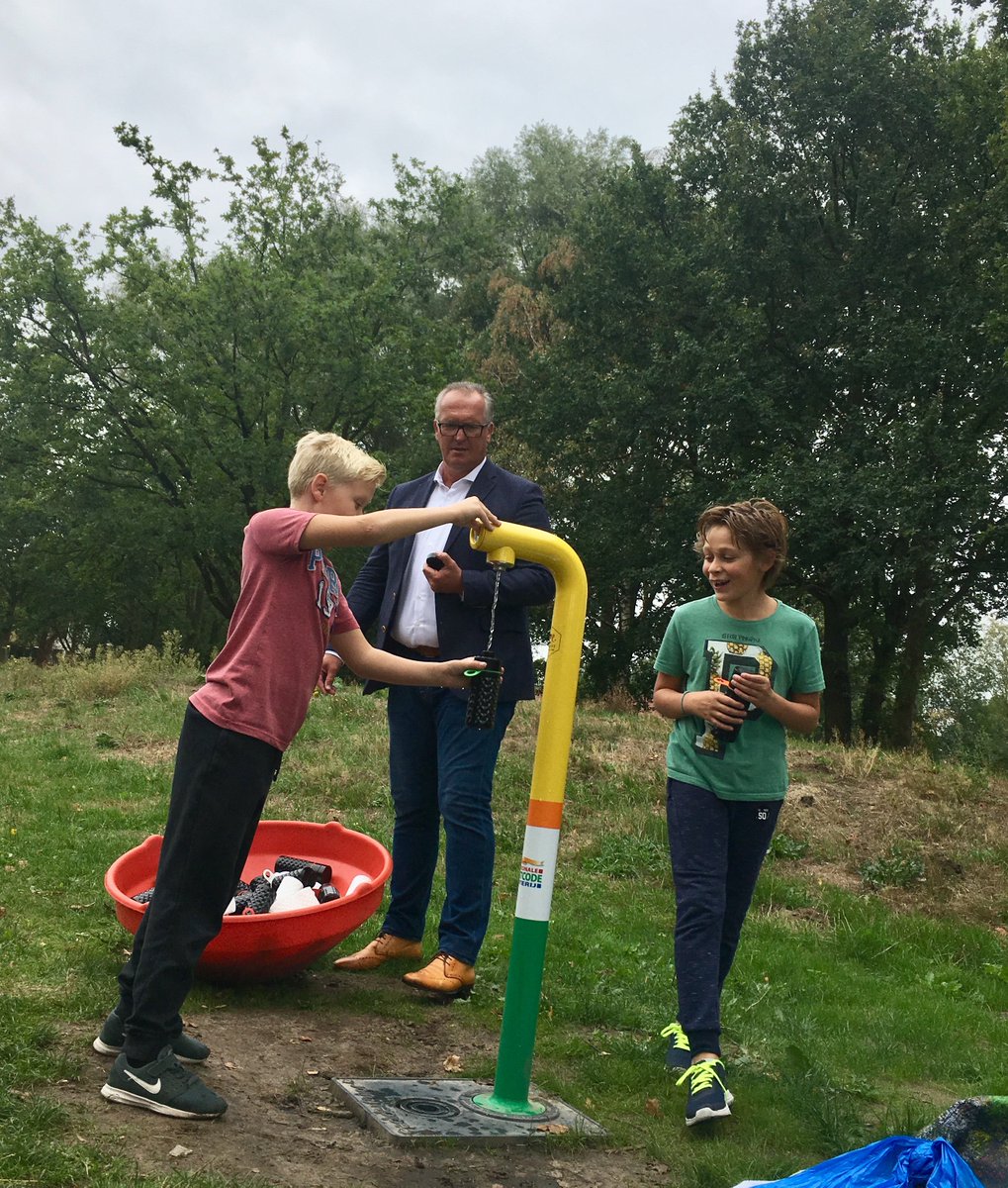 Lekker &amp; gezond... WATER! Opening van het watertappunt bij het @Smileystroinkslanden, een mooi initiatief van de vrijwilligers i.s.m. stadsdeelbeheer Zuid, Cruijff Foundation en Join the pipe