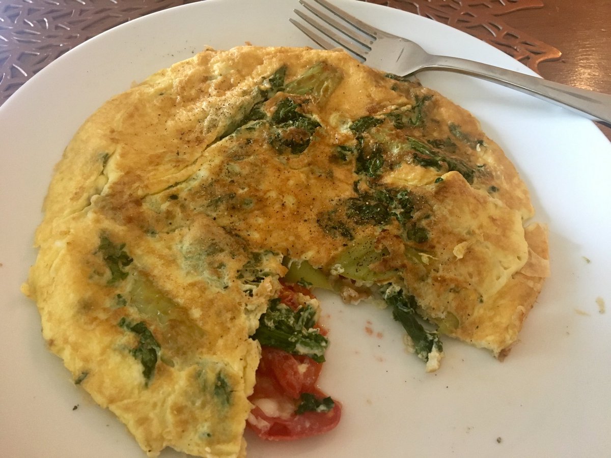 #omelette straight from the family #garden & #Eggs from the #PSU #farm 
⬆️ vitamin, antioxidant, fiber🍅
⬆️ quality protein 🍳
#EveryBiteCounts
#FuelwithPurpose