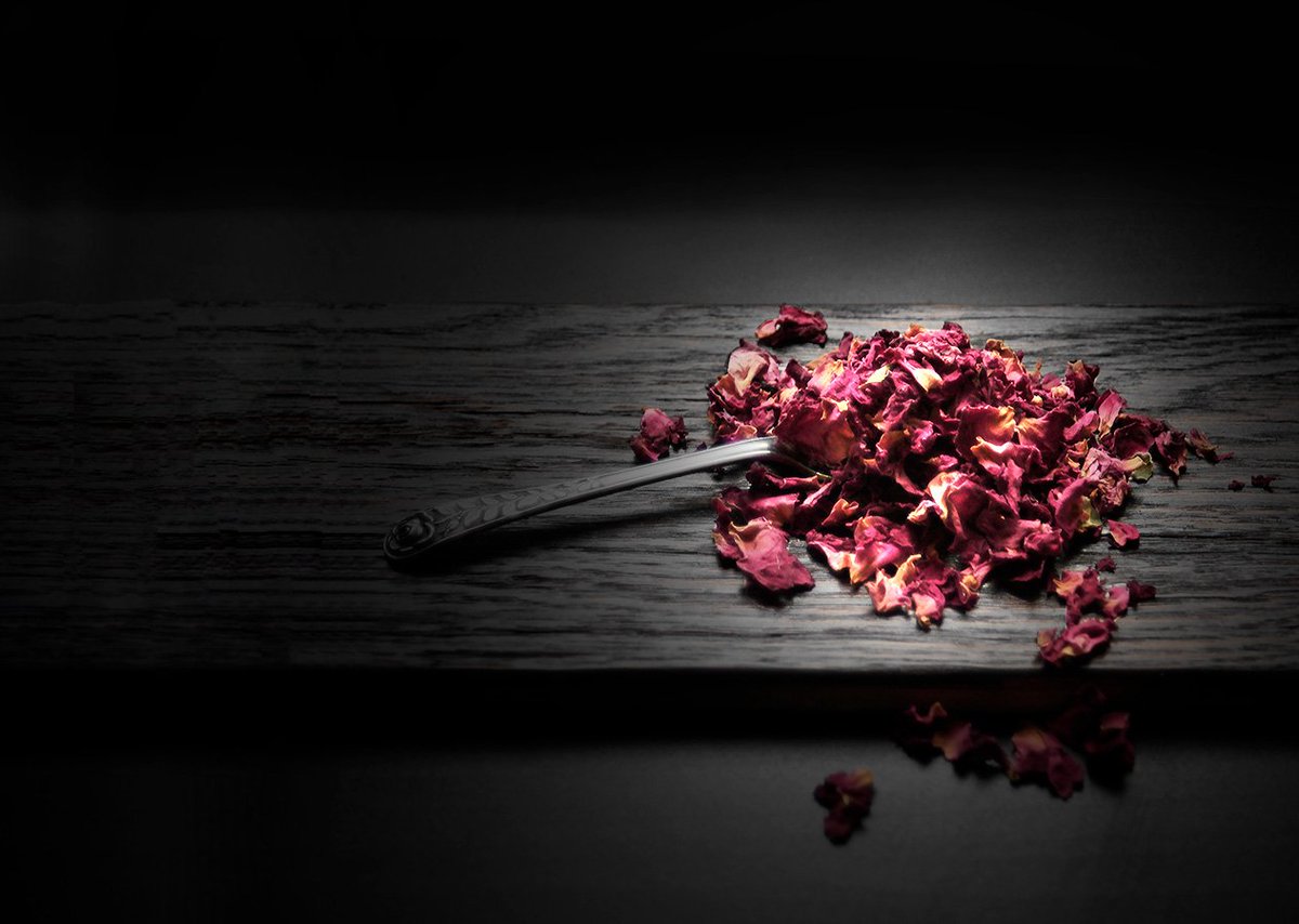 Need more beauty in life? Our Tea of the Week has a divine scent, gentle and enchanting flavour and calming intentions. 20% off Pure Rose Petals tea until the end of this week:
kanukatea.com/product/pure-r…
#tea #rose #tealover #rosepetals #herbaltea #beauty #ukshop #flowers #teatime