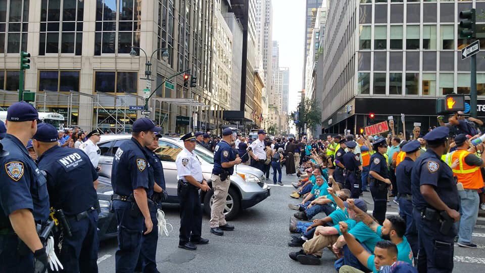 CountMeInNYC's tweet image. We are the line in the sand- @RelatedCos you have awoken an 800lb.gorilla that’s hungry for justice and has eliminated the words Retreat and Surrender from its vocabulary- #50hudson and the #Wyards -NYC is a Union Town #Steveross knows the difference between Union and non-Union !