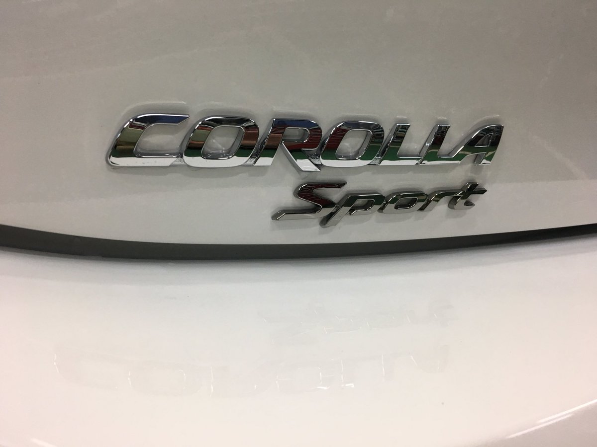 S Ynah 雨の日の新車納車 新車の匂いも若干薄め N Boxからのhybrid車と大幅グレードup これから長い期間お付き合いします 次女が作ってくれたストラップを鍵にセットして明日からも安全運転で仕事に行きます カローラスポーツ T Co Ugc7kf4aec