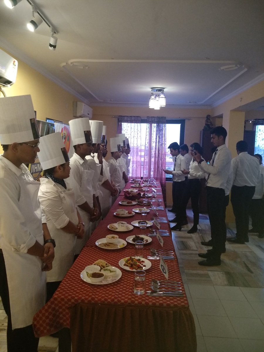 Abhinav01421853's tweet photo. IIHM JAIPUR presenters with the semi-finalist of #rookiechef. Let's see who will catch the flight to Bangkok for the finals #iihmjaipur #nazarnalagjaaye @IIHMHOTELSCHOOL @ajitfnb @chefrathoreiihm @subornobose @AADirIIHMDELHI https://t.co/Zf2qVnlWQW