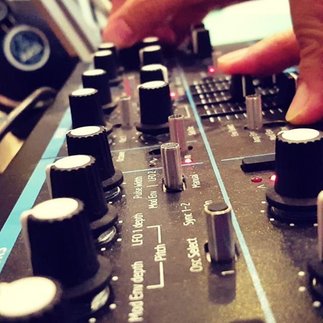 polypumpkins's tweet photo. Made a fun patch 🎚️🎚️🎚️
#novation #bassstation #focusrite #launchpad #synth #gearporn #musicproducer #ableton #live10 #musiclife #analogsynth #trueanalog #beatmaker #sounddesign #techno
https://t.co/30ZeJGO0kU https://t.co/0Hz11OX9cX