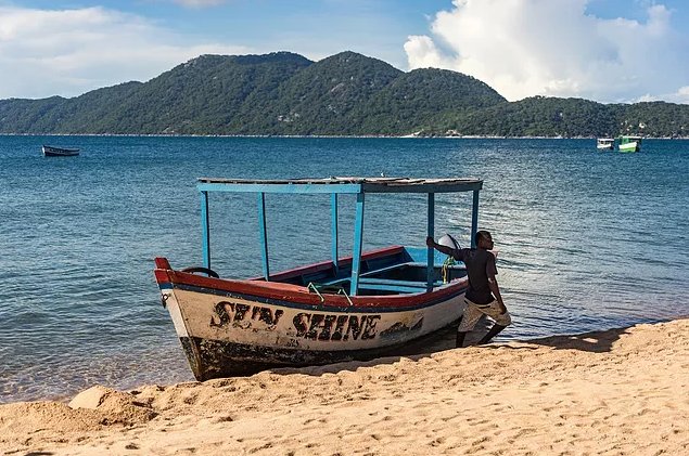 Travel blogger, #thefirstpiper <a href="/RossOCJennings/">Ross OC Jennings</a> shares his visit to The Funky Cichlid on the shores of #LakeMalawi and shows us 5 top things you must do whilst visiting:

rossocjennings.com/single-post/20…
<a href="/malawianstyle/">Malawianstyle</a>