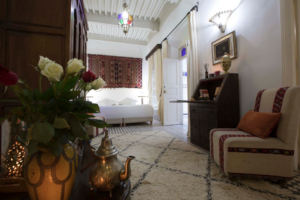 RiadEmotion's tweet photo. Laissez-vous transporter dans l'immensité du désert dans cette suite remplie d'artisanat berbère.
#Maroc #Essaouira #MédinaEssaouira #émotion #romanticweekend #orientalchic #lifeastyle #boutiquehotelEssaouira https://t.co/tuyWmxK0Uk