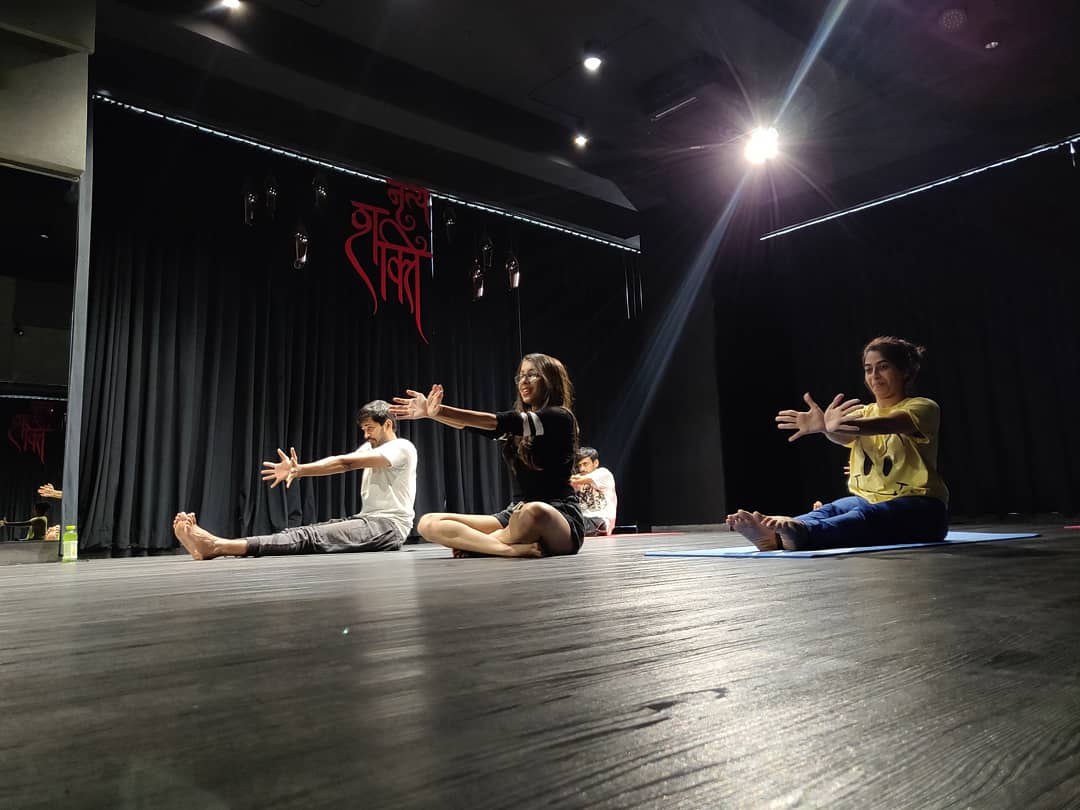 NrityaShakti's tweet photo. "I bend so I don't break"
Yoga for dancers ♥️
Nikhaar Mansukhani
Regular Batch every
Saturday 5-6:15pm
#powerofdance #NSFaculty #NSStudio #NSRegularClass #NSMumbai #Mumbai https://t.co/FU8S91Kbtn