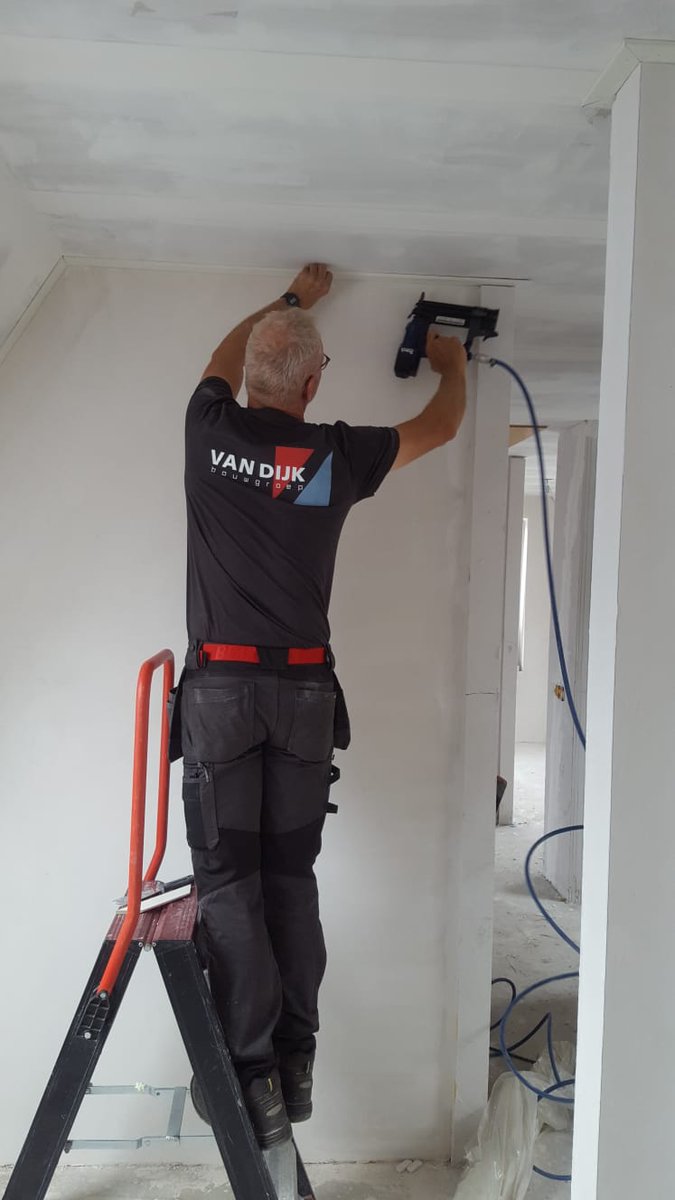 Na 3 weken vakantie zijn we vandaag weer begonnen en dat doen we in stijl met nieuwe werkkleding!