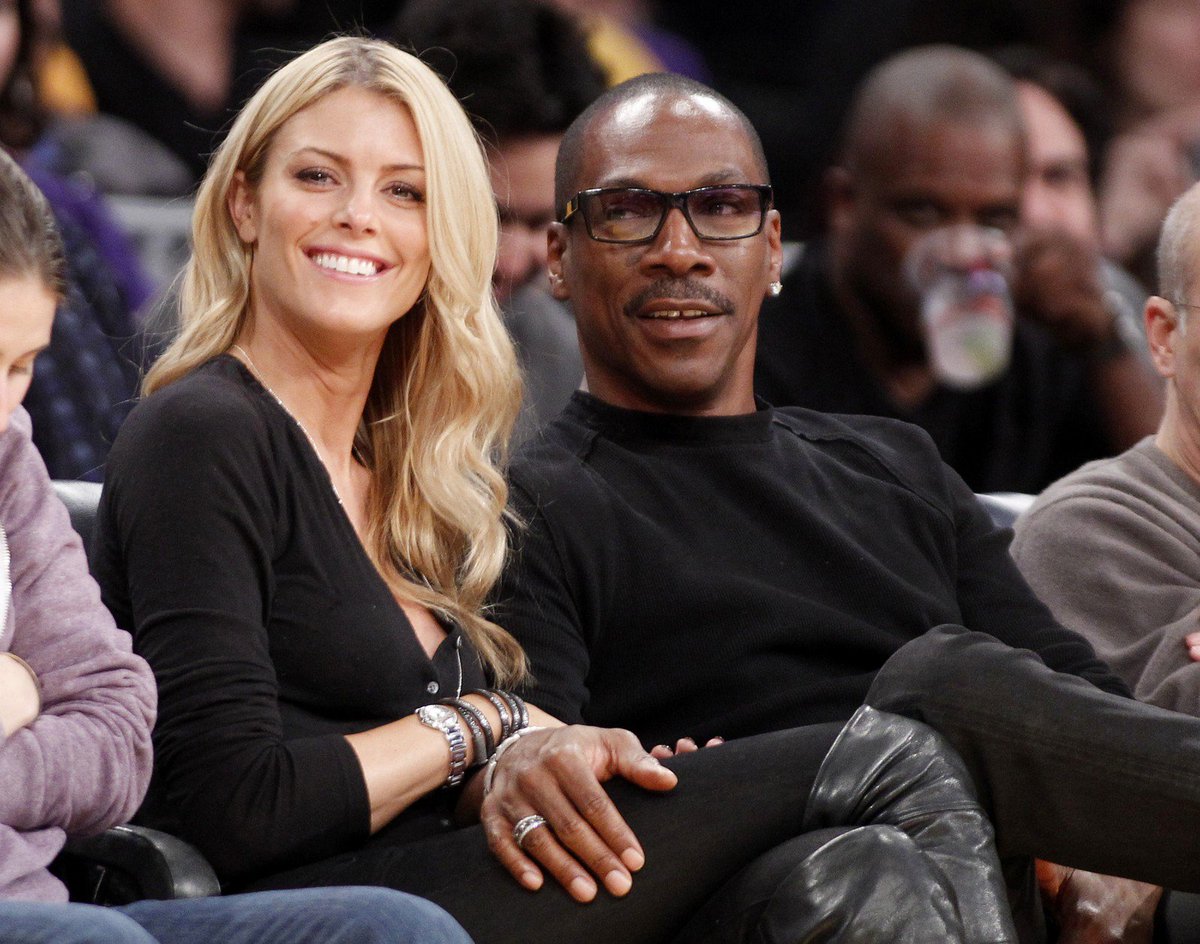 g1's tweet photo. Eddie Murphy será pai pela 10ª vez, diz revista https://t.co/JVQLdrkhCB #G1 https://t.co/A9sl8Oq6BG