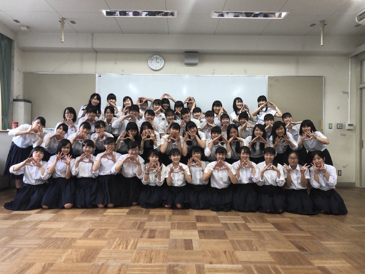 Twitter 上的 大津高校吹奏楽部 お疲れさま会 今回はお菓子パーティーでした いっぱいお菓子が食べれて幸せ 3択クイズやビンゴをして とても盛り上がりました 集合写真はもちろんジャスミンポーズ T Co Amvslrigcl Twitter