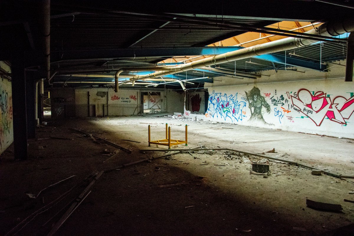 polikirali's tweet photo. Destroyed Warehouse
#urbex #photography #photo #warehouse #destroyed #exploring #Old https://t.co/eq00R8FSgx