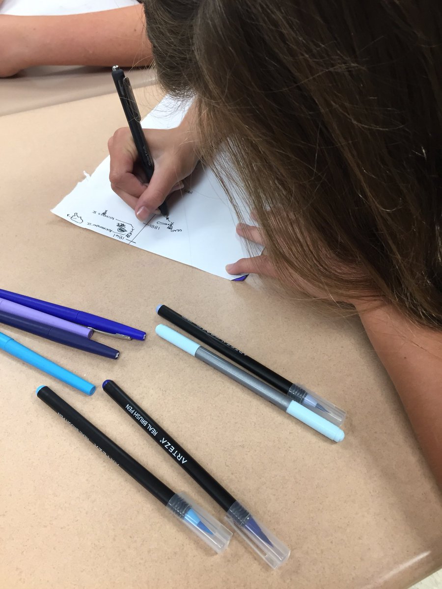 mjsacks36's tweet image. Students drawing their notes instead of writing them in Mrs. Meador’s Honors AGELS class #differentwaysoflearning