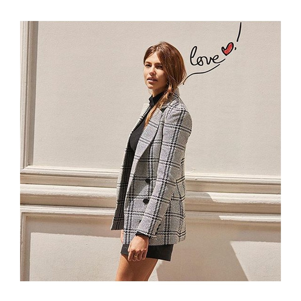 El #blazer con cuadros de estilo inglés, un imprescindible para tu armario esta nueva temporada. 
#newin #newcollection #kookai #modamujer