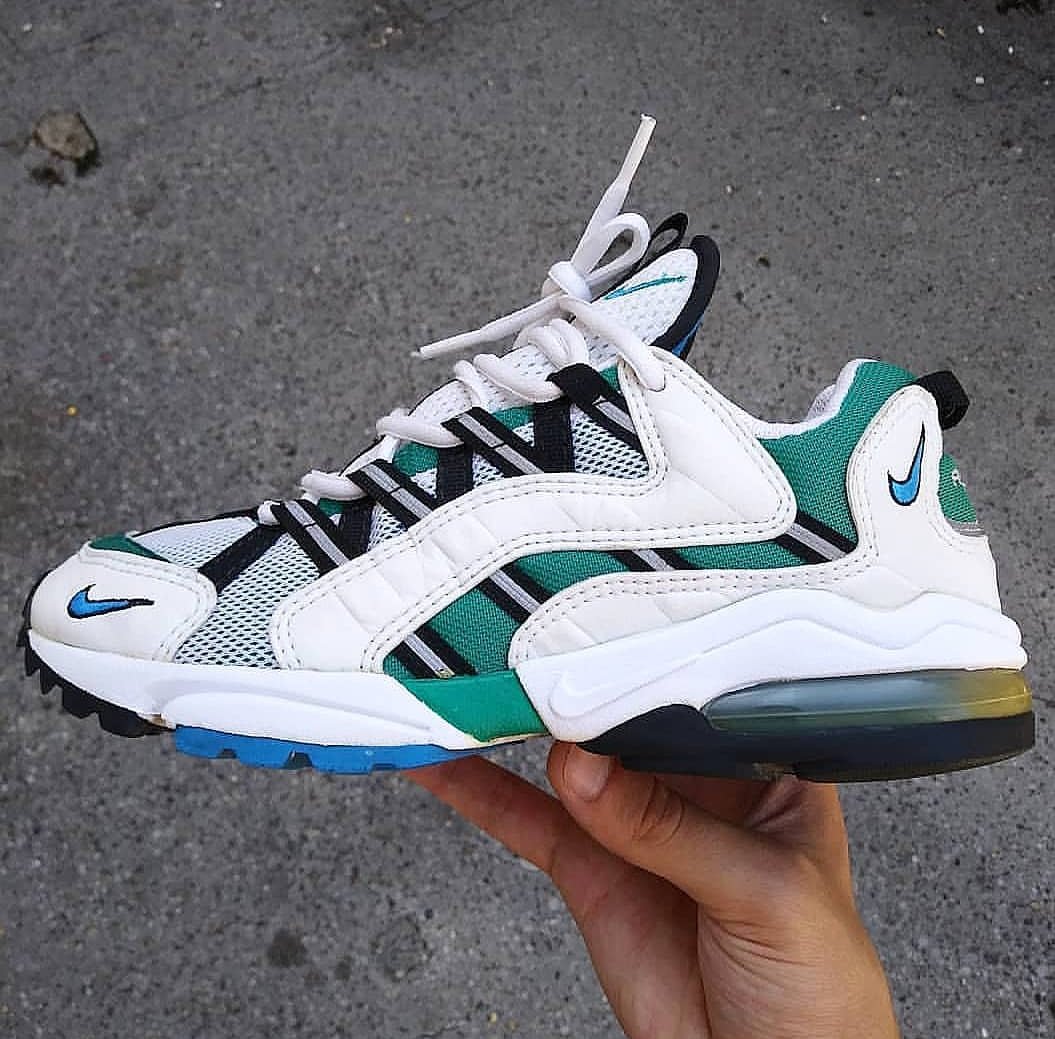 dapperdistress's tweet photo. These nikes are something else https://t.co/5gpztO0Uu5