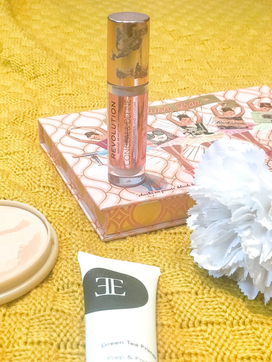 SianKathrine's tweet photo. Five Base Products I Swear By | https://t.co/6PhQGyzTjI | #bbloggers #beauty #beautyblogger #thegirlgang #grlpowr #blogginggals #bloggerstribe #allthoseblogs #bloggersintheuk #fabbloggers #UKbloggers #fblchat @sotonbloggers https://t.co/u0pQCz4JdE