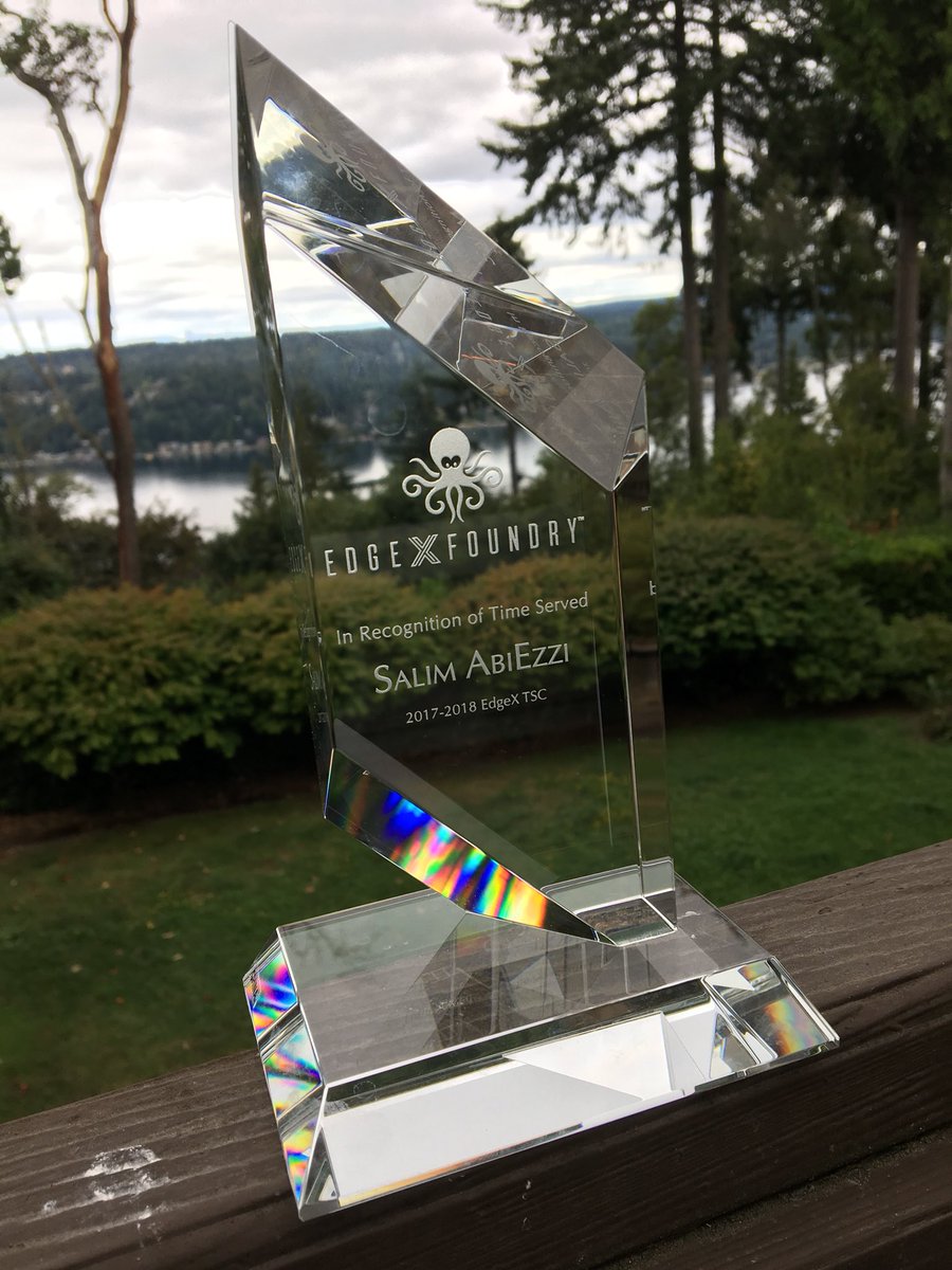 salimezzi's tweet image. Grateful to the EdgeX leadership for honoring me with this nice piece of glass! #EdgeXIoT