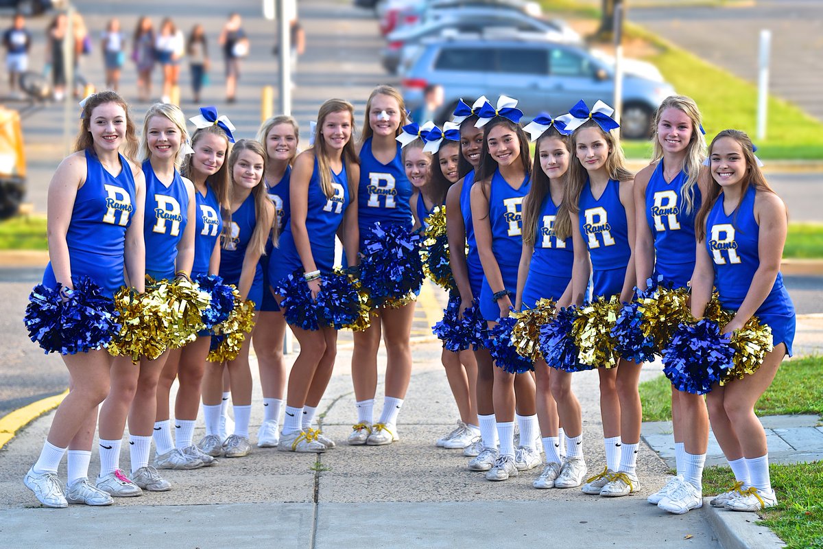 Ram_Snaps's tweet image. First day back at Robinson.  Thanks Staff, Cheer, Drumline, SGA and others for welcoming everybody back!  #firstdayfairfax @RobinsonBands @JWRcheer @Robinson_SGA