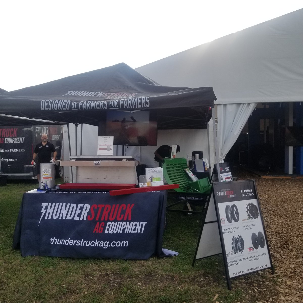 ThunderstruckAg's tweet photo. The stars of the show at booth #414 for @FPShow in Boone:
#Harvest18
⭐@Copperheadag Concaves
⭐@PrairieGAnalyzr
⭐@BushelPlus
#Plant19
⭐@CopperheadAg Closing Wheels
⭐@YetterFarmEquip
⭐@MudSmithGW
⭐@Schnellinc Planter Hitches
#FPS1 #AgTwitter #Farm18 #Ag #USAag https://t.co/DPyAlGXLe2