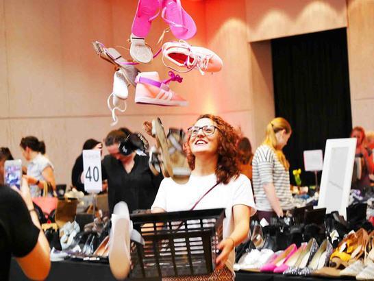 koeln_de's tweet photo. Chic Belgique, Globetrotter Mädelsabend und Fashion Flash - diese #Shoppingevents solltet Ihr Euch vormerken: https://t.co/XV4TDR44oR https://t.co/miRpF7Uqxe