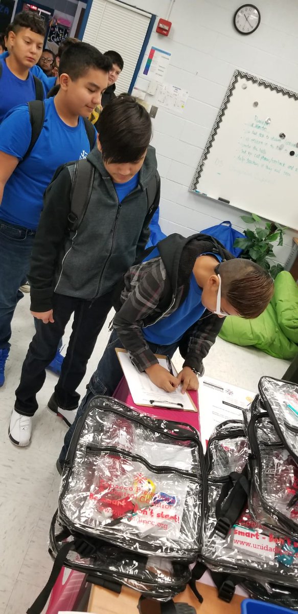 UNIDAD_TPCC's tweet photo. Students from Jose Borrego Middle School received back to school supplies and back packs. Each product contained information reminding them to stay tobacco free ! #UnidadTPCC https://t.co/Mn0mVkw49a