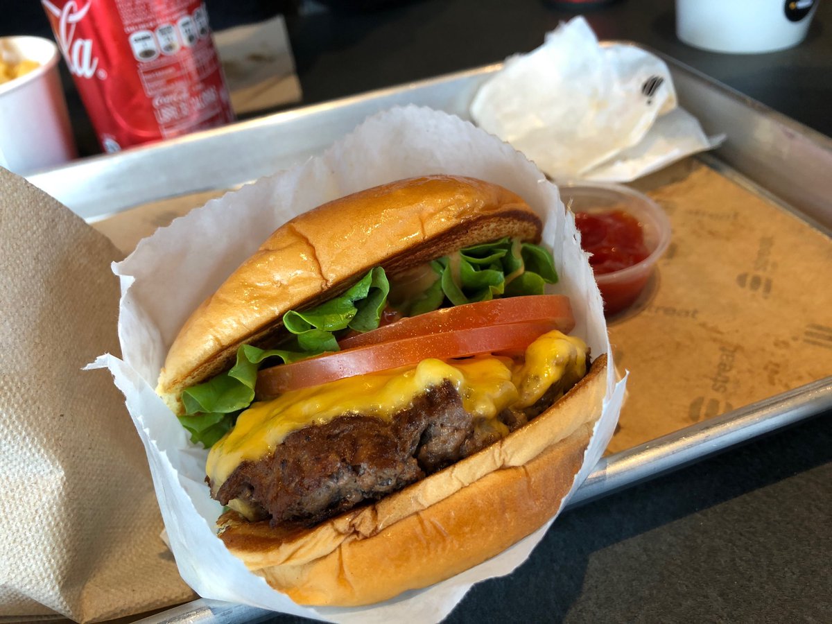 jangulog's tweet photo. Dedicado a @GSMacu #streats #burguer 😬😬 bueniiiiisimo @jmangialomini @miyomahc https://t.co/tZGsN6SVaM