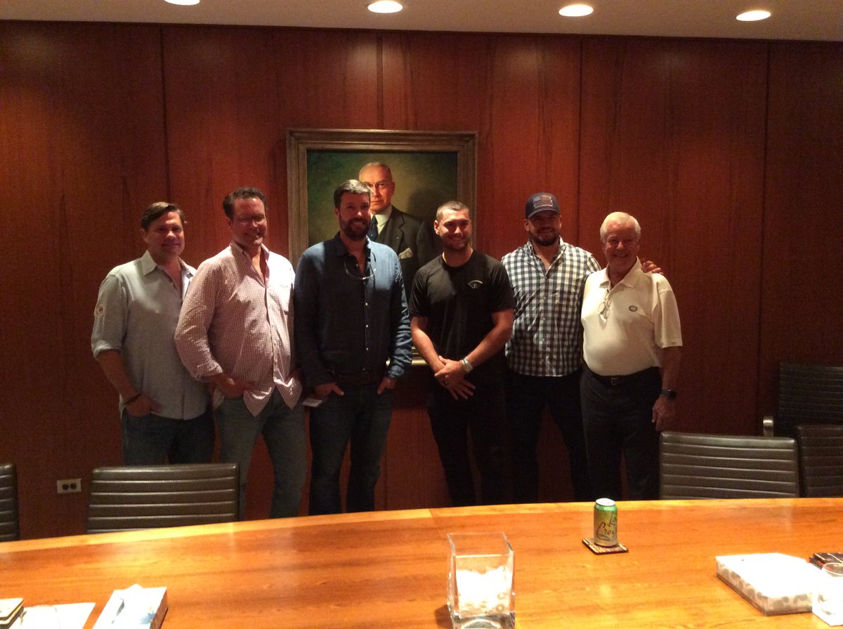 Sloan_Valve's tweet photo. Thank you @Cubs @albertalmora and @kschwarb12 for stopping by today! #EverybodyIn @jimallen212 @Grahamco @svcboss https://t.co/sN2rgxrq9x