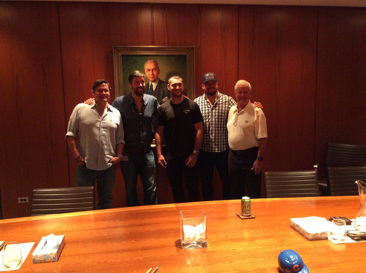 Sloan_Valve's tweet photo. Thank you @Cubs @albertalmora and @kschwarb12 for stopping by today! #EverybodyIn @jimallen212 @Grahamco @svcboss https://t.co/sN2rgxrq9x