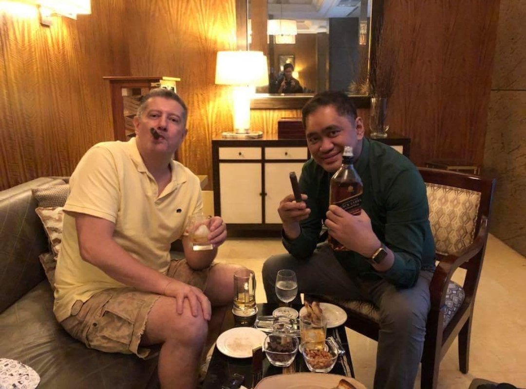Philippinescig1's tweet photo. Smoking and enjoying.
#philippines #manila #metromanila #makati #filipino #cigar #cigars #philippinescigaraficionado #smoky #puff #cigarlife #cigarpro #cigarworld #cigarlifestyle #cigarman #cigarpost #cigarmagazine #cigarstud #cigarjournal #puro #herf #cigarians #cigarpictures https://t.co/1AB8oRnwR7