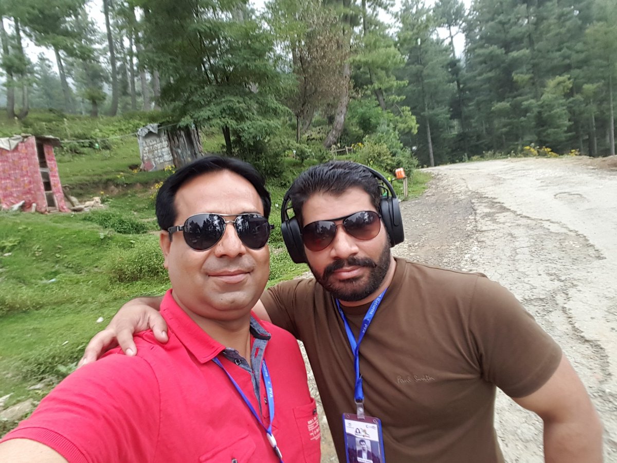 AsifNadeemTTS's tweet photo. Yes here with proud Social Media Guru and loving brother @IamTeamIK 😍
#GOZestReturns
And now again passionate for #GOZest3hrill https://t.co/3EeHKBObeP