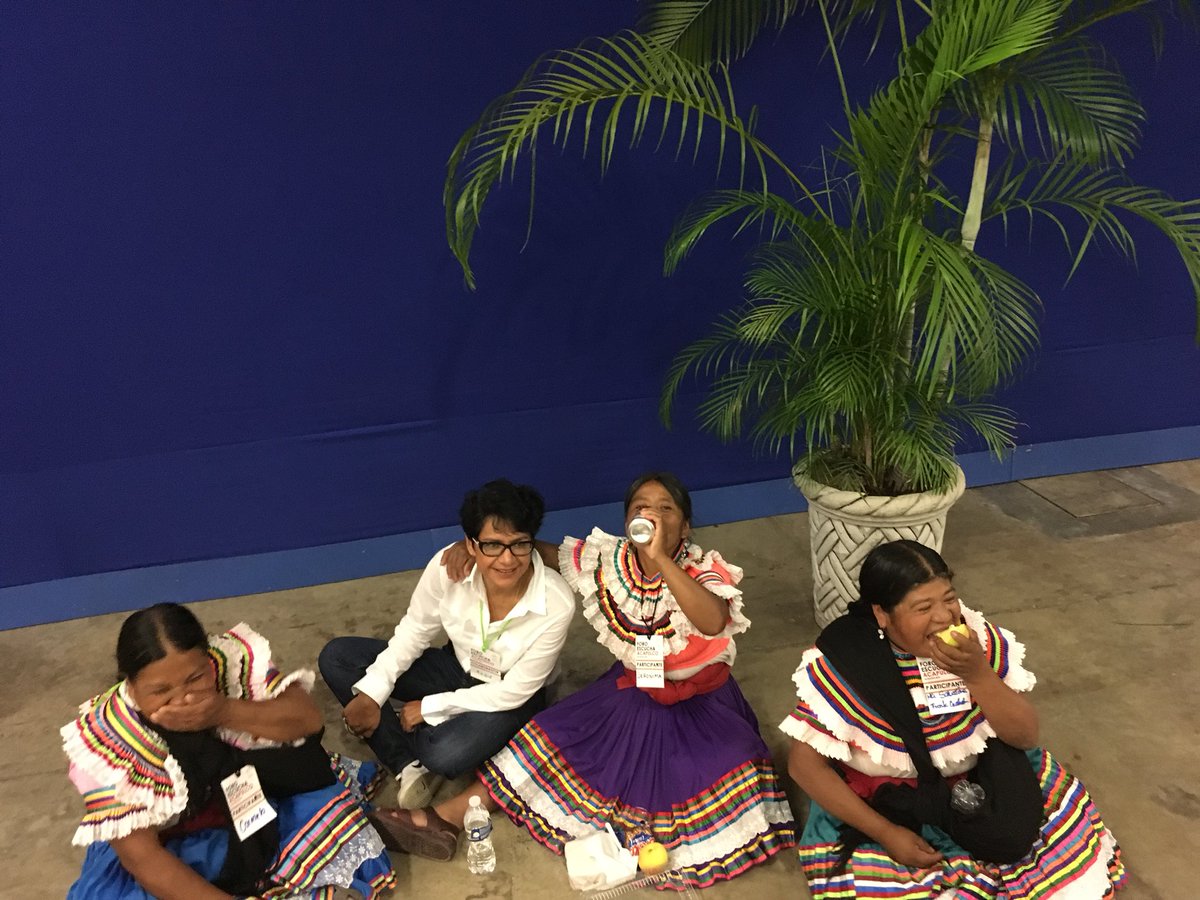 a_vazquezluna's tweet photo. Con mis amigas de San Jerónimo de Chilapa https://t.co/j1QkOuGfFB