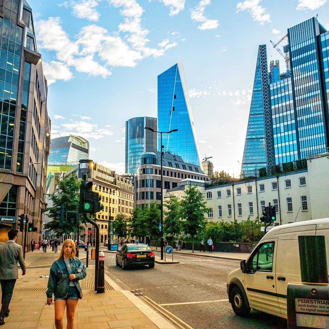 IndigoAldgate's tweet photo. One of the latest additions to the #London skyline is the beautiful @ScalpelLondon It's just 12 minute walk from us here at @IndigoAldgate and it adds a futuristic look to our streets.

CLICK 👉 https://t.co/DTvynlo4ur 👈

#Aldgate #London #Neighbourhood
📸 pranjal091994 https://t.co/agHgkD1oDc