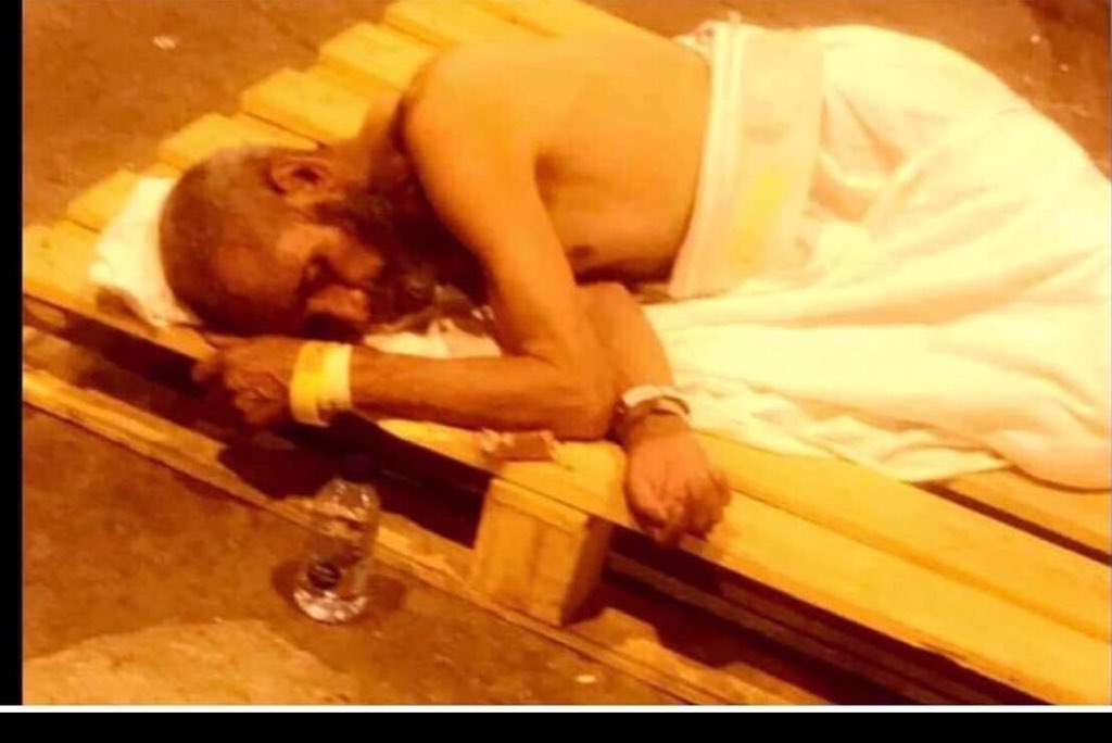 MuhammadLila's tweet photo. Left:  A frothy latte served in a $400-500/night hotel overlooking Mecca.

Right:  A Pakistani pilgrim who saved for 43 years, sold his farm, then worked on it - just to afford being able to go to Mecca to perform the Hajj.  He died while performing it.  

Priorities. https://t.co/7jA4bQcGXD