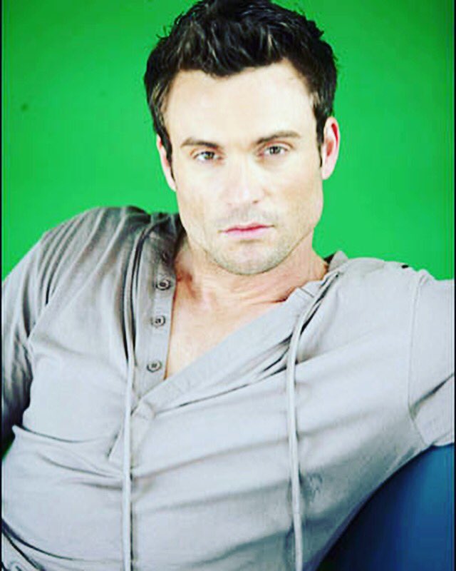 Happy Birthday to the talented Daniel Goddard. May all your wishes come true!!!       