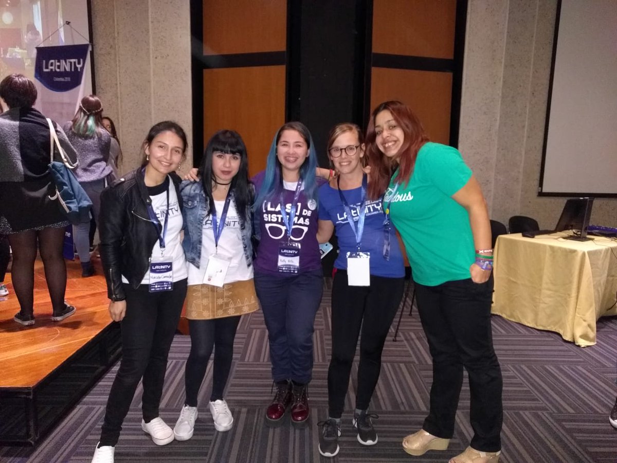 lasdesistemas's tweet photo. Un placer haber conocido en @LatinityConf a las @pionerasdev 💜🇦🇷🇨🇴
Aguanten las comunidades latinoamericanas 💪 https://t.co/YXh5YugzI5