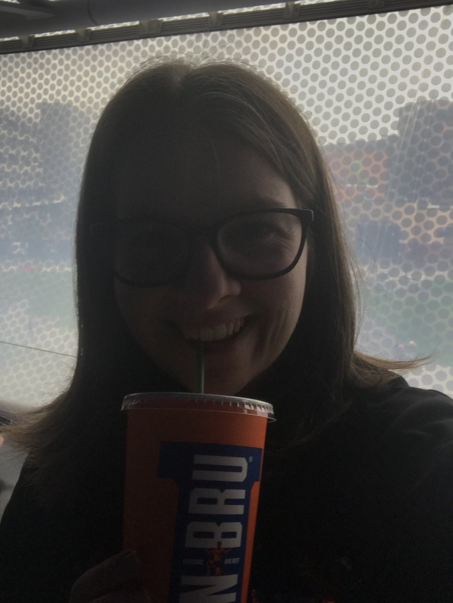 nwiggins02's tweet photo. Itโs dark I know but have to have an @irnbru while waiting for @KevinHart4real @TheSSEHydro yip Iโm Scottish sue me hahaha #HelloHydro https://t.co/cwimyX8U4u