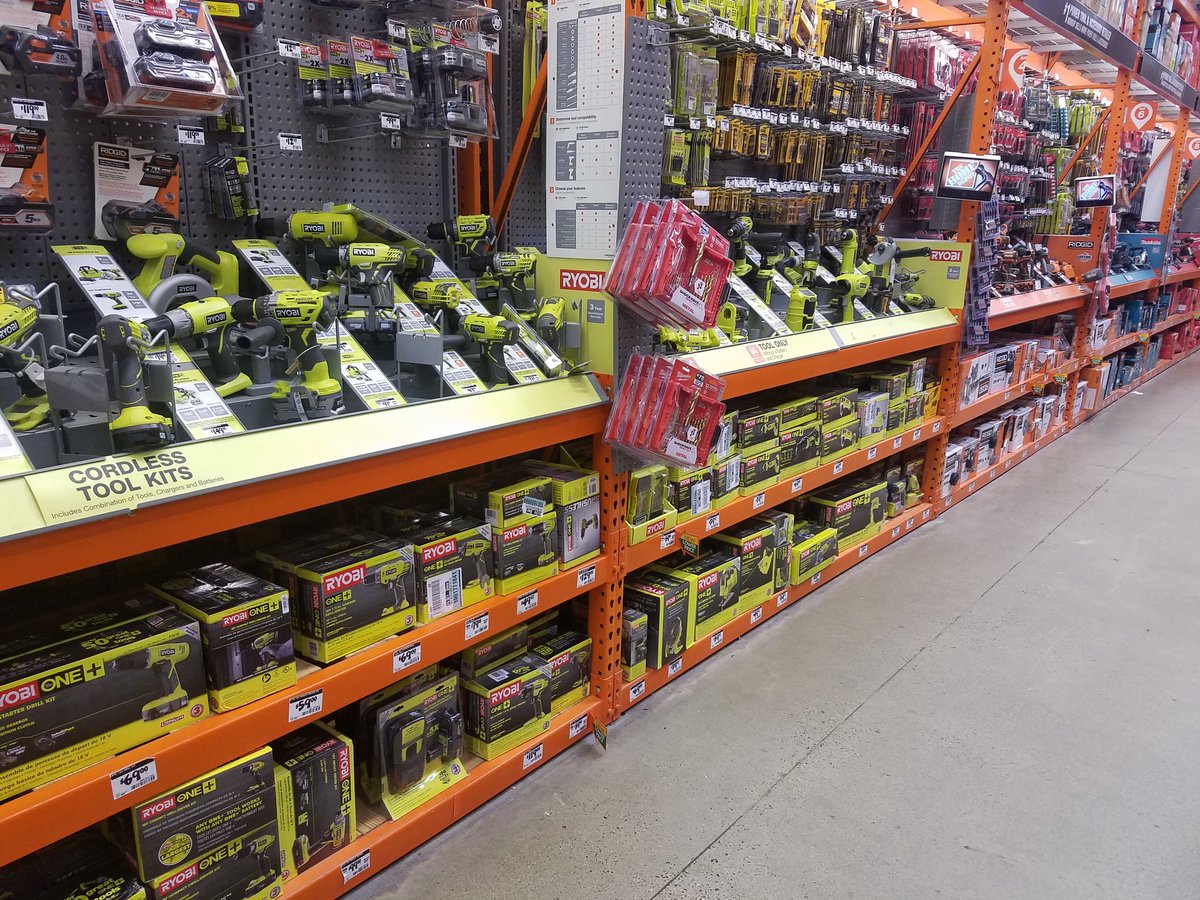 Team North Haven showing off some perfect aisles today, ready for sales! <a href="/MarkRouthier/">Mark Routhier</a> <a href="/hmalak/">Sam</a>