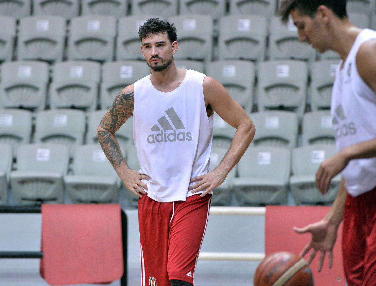 BJK_Basketbol's tweet photo. Yeni transferimiz #JoeAlexander antrenmanda... 🏀💪🏿

#BeşiktaşSompoJapan https://t.co/VdlcoFrewO