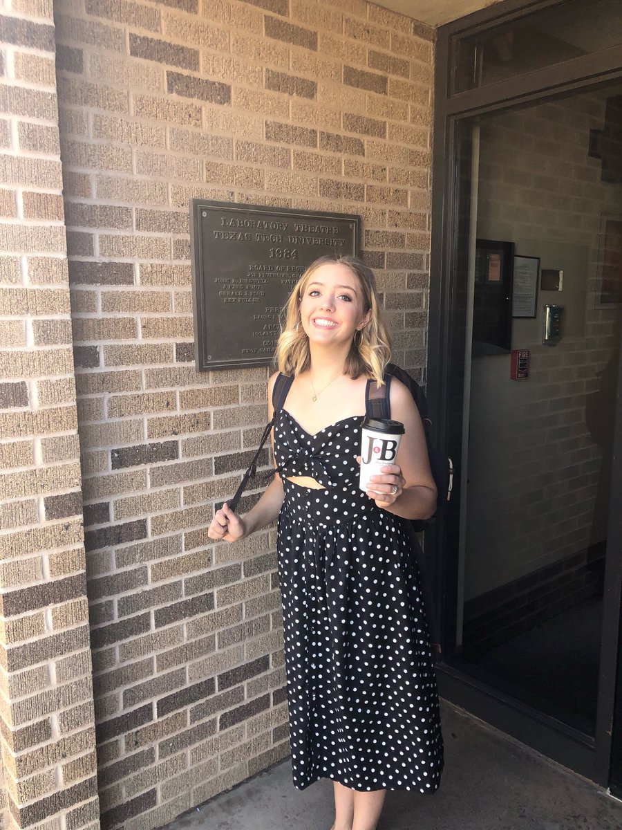 Julia_Rhea's tweet photo. Cheesin hard because it’s my last first day of school ever!!!!! #lastsemesterbestsemester #106days #j&amp;b #ad https://t.co/PHQwXbO5Os