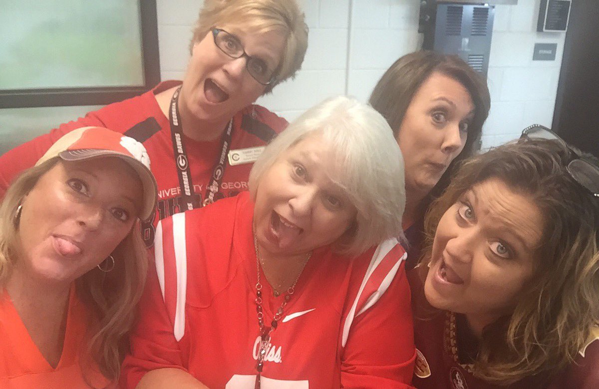 nall_tammy's tweet photo. Love this group!!! #teamacworth #missingourleader #loveworkinghere https://t.co/FNkkFCHDzh