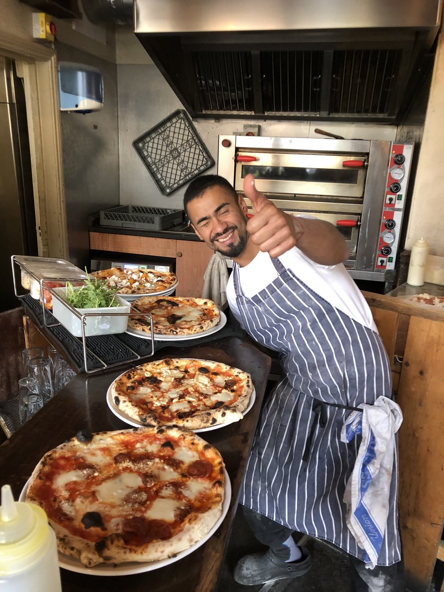 snack_delivery's tweet image. Best pizza in Hoxton at @GeorgeNVulture @sodopizzacafe made by the legendary Alejandro! 👌🏼#Pizza #Hoxton #lunchwin