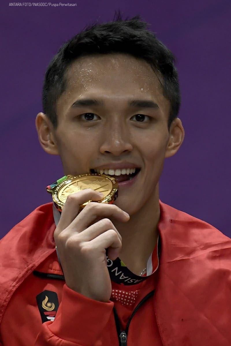 Jonatan Christie melepas kaus dan berkeliling lapangan setelah memastikan satu emas bulutangkis tunggal putra Asian Games 2018 siang tadi. Satu emas lagi dari ganda putra Marcus F. Gideon/Kevin Sanjaya S.

Indonesia kini di peringkat 4 dengan 24 emas, 19 perak dan 29 perunggu.