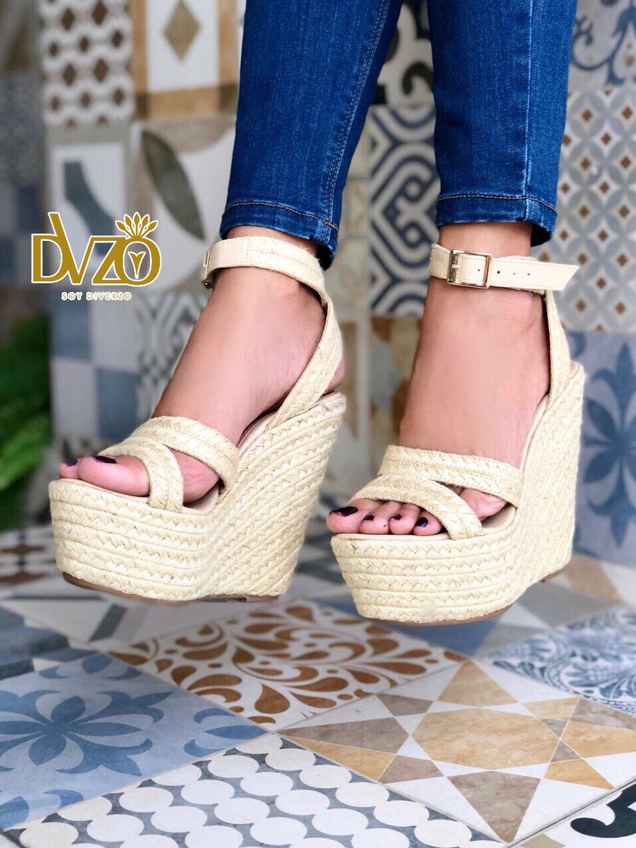 SDiverzo's tweet photo. Mantén la cabeza alta, sin mirar hacia abajo...A menos que sea para admirar tus zapatos. 

Keep your head high, no looking down...Unless it is to admire your shoes. https://t.co/yVZEqnzQOV
